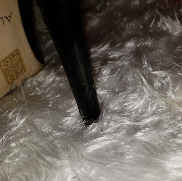 Shoes - Picture 4 of 8